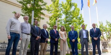 El consejero de Salud de Cantabria visita La Rioja para avanzar en la colaboración oncológica interautonómica