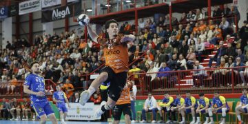 El Bathco BM Torrelavega retoma la senda del triunfo con una victoria clara y solvente ante el BM Caserío Ciudad Real