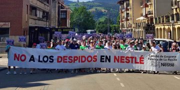 Toda la planta de Nestlé en La Penilla se para un cuarto día por los 49 despidos