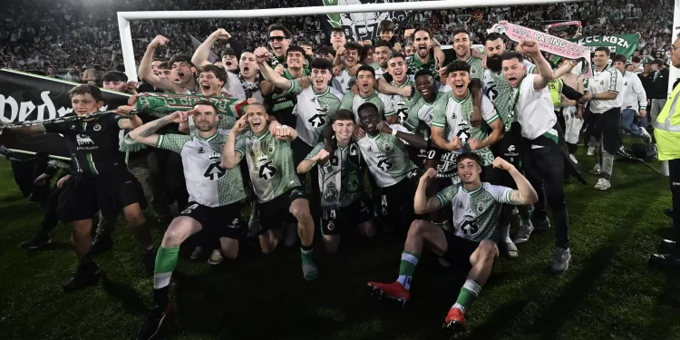 El Racing llora, Cantabria grita: 14 años después el club vuelve a Primera División