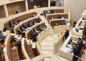El Parlamento cántabro agiliza trámites para los cotos de caza y elimina obstáculos en la Reserva del Saja