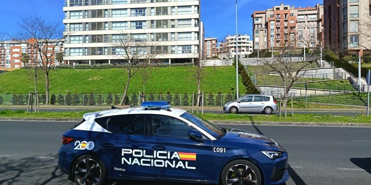 Detenida una pareja en Santander por un hurto en Numancia y varios fraudes en Cuatro Caminos