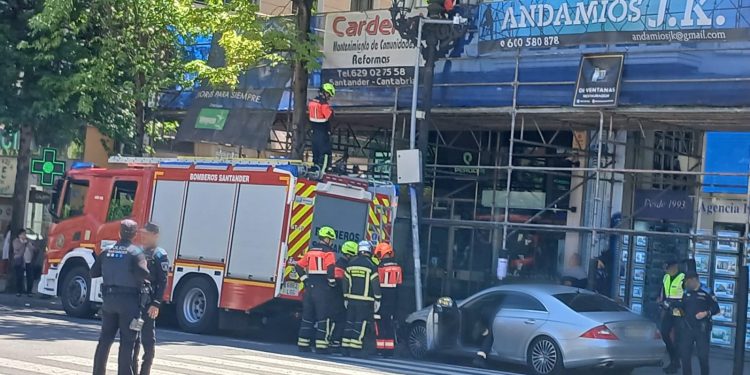 Un coche se sale de la vía y arrolla a tres mujeres
