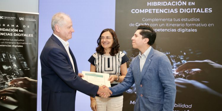 El Gobierno de Cantabria aumenta un 50% su inversión en el Programa de Hibridación en Competencias Digitales y amplía la oferta a 15 cursos