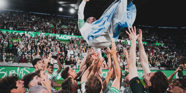 El Racing llora, Cantabria grita: 14 años después el club vuelve a Primera División