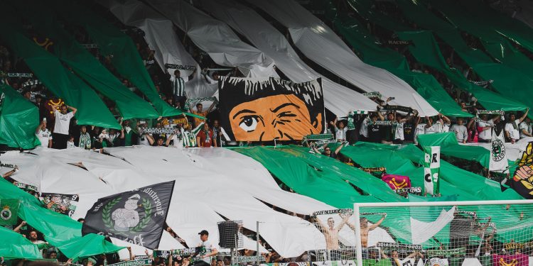 El Racing llora, Cantabria grita: 14 años después el club vuelve a Primera División