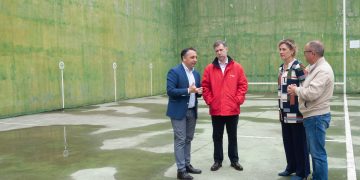 El Gobierno de Cantabria destina más de 86.000 euros a rehabilitar el frontón del complejo deportivo Vimenor, en Vioño