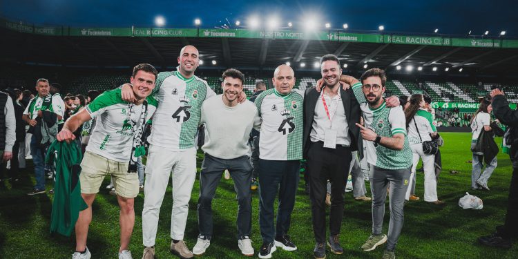 El Racing llora, Cantabria grita: 14 años después el club vuelve a Primera División