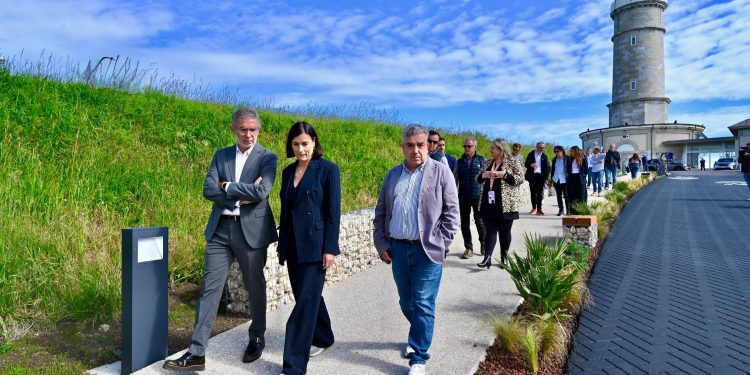 Santander culmina la mejora de los accesos al Faro de Cabo Mayor con hormigón fotoluminiscente