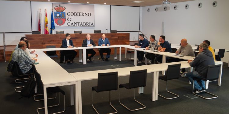 El Gobierno de Cantabria traslada su máximo apoyo al comité de empresa de Nestlé La Penilla ante el ERE anunciado