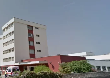 Unas 150 personas se concentran en el CAD de Laredo por la falta de personal