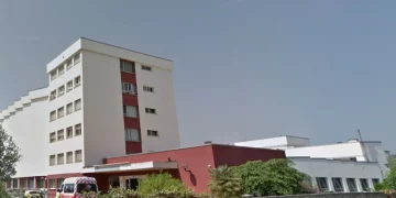 Unas 150 personas se concentran en el CAD de Laredo por la falta de personal