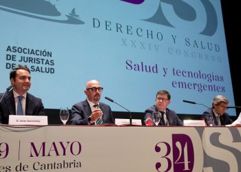 Pascual insta a los juristas a incorporar la dimensión moral en el debate sobre derecho y salud para salvar el sistema sanitario
