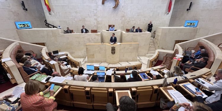 El Parlamento de Cantabria aprueba la primera Ley de Ordenación del Transporte Marítimo tras 20 años de retraso
