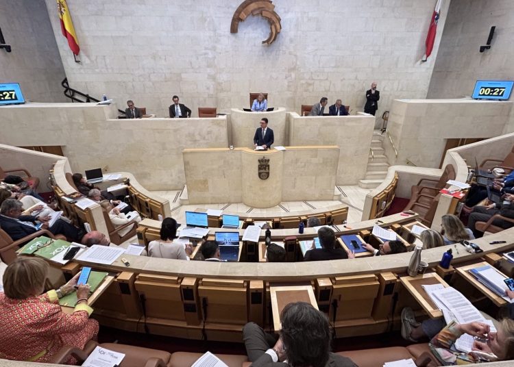 El Parlamento de Cantabria aprueba la primera Ley de Ordenación del Transporte Marítimo tras 20 años de retraso