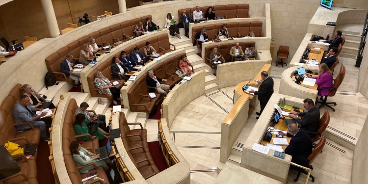 Parlamento de Cantabria aprueba declarar BIC el monumento franquista a Carrero Blanco en Santoña con el voto de PP, PRC y Vox
