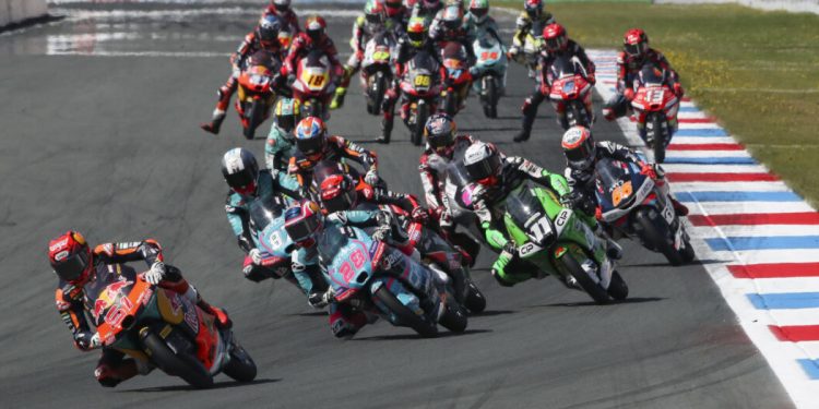 Brian Uriarte firma un noveno en Assen y mantiene el pulso en el Mundial de Moto3