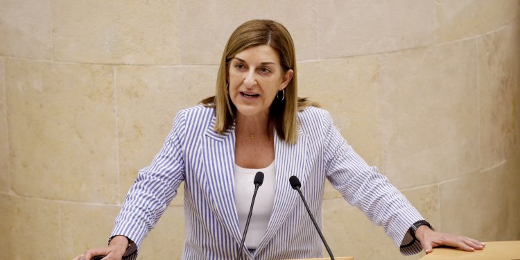 Buruaga defiende que Cantabria «está hoy mucho mejor que hace tres años» y augura que dentro de un año estará «bastante mejor»