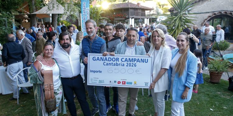 El campanu de Cantabria se adjudica por 6.500 euros en una subasta con amplia participación