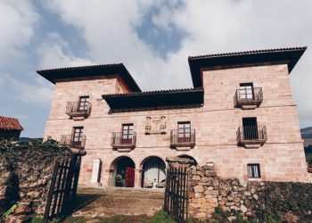 Cantur abre el concurso para que alguien recupere el Hotel Casona de Carmona y lo ponga en marcha de nuevo