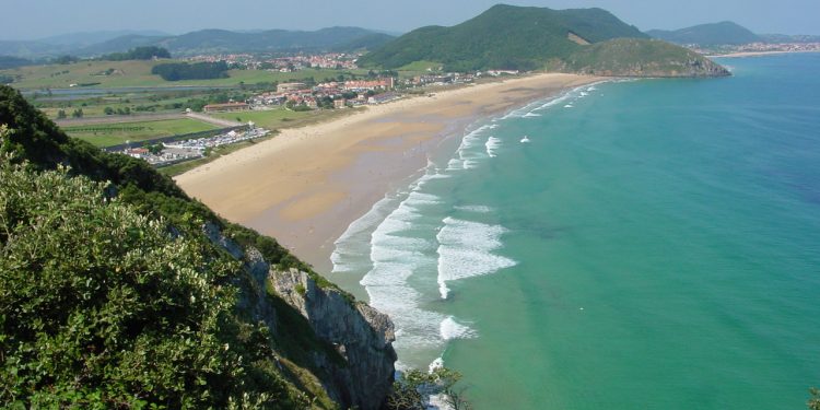 Santoña carece de salvamento en las playas de Berria y San Martín