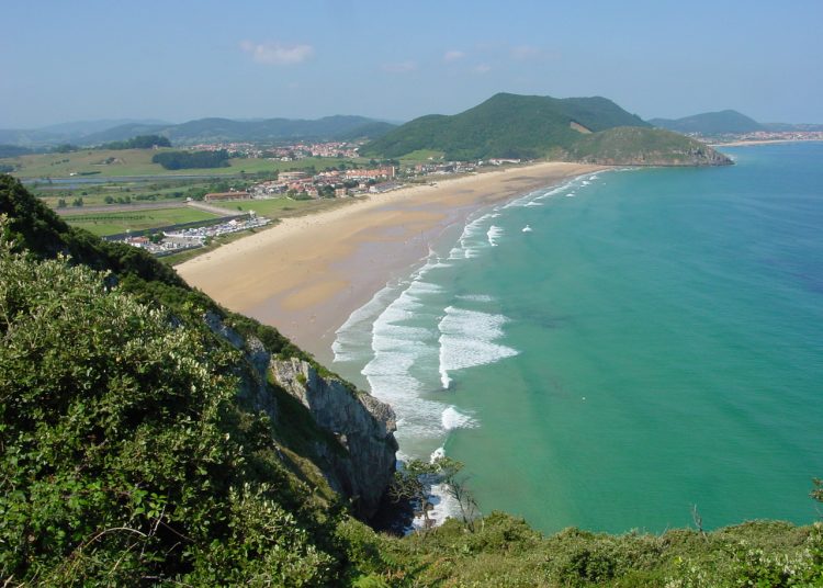 Santoña carece de salvamento en las playas de Berria y San Martín