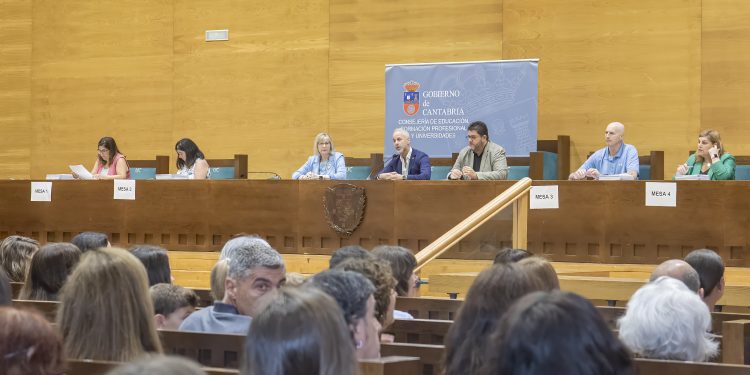 579 docentes interinos estabilizados reciben su nombramiento y se incorporan como funcionarios de carrera en Cantabria