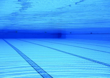 El PSOE de Los Corrales de Buelna tacha de “preocupante” la falta de planificación del PP-PRC en la piscina municipal y exige fecha de apertura
