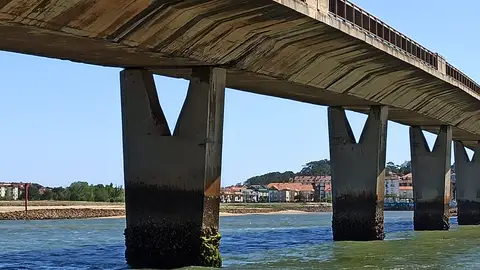 El puente que une Somo y Pedreña se cerrará totalmente al tráfico dos o tres días este verano por obras de emergencia