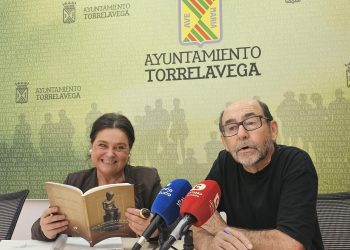 Torrelavega reivindica la figura de Mauro Muriedas con la presentación de una recopilación de sus textos