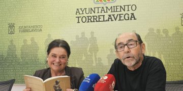 Torrelavega reivindica la figura de Mauro Muriedas con la presentación de una recopilación de sus textos