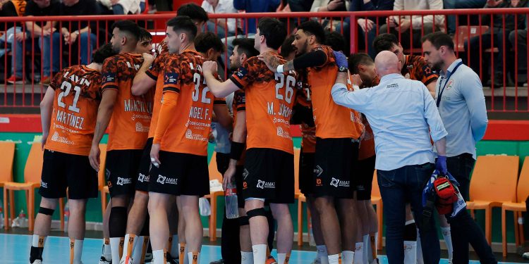 Bathco BM Torrelavega pide la plaza invitada para la EHF European League