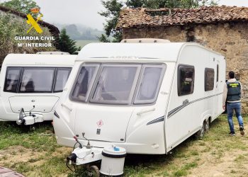 La Guardia Civil destapa un entramado de contrabando de caravanas y coches del Reino Unido por el Puerto de Santander