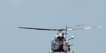 Helicóptero medicalizado de Cantabria evacua a un operario de la CHE hallado exhausto entre la maleza