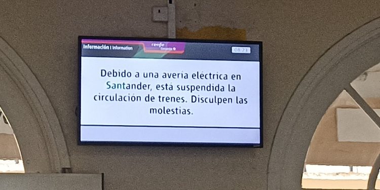 Una avería deja paralizadas las líneas C2 y C3 de Cercanías de Cantabria desde primera hora