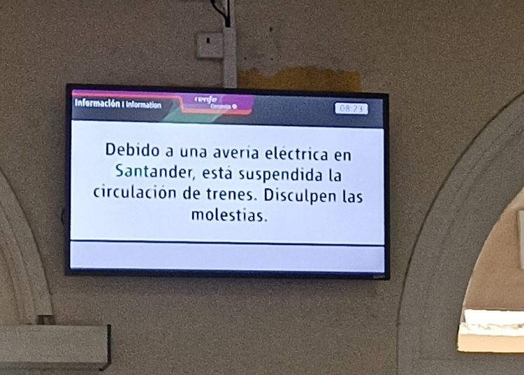 Una avería deja paralizadas las líneas C2 y C3 de Cercanías de Cantabria desde primera hora