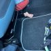 Bomberos liberan a un niño atrapado por el pie en el freno de mano de un coche en Vega de Liébana