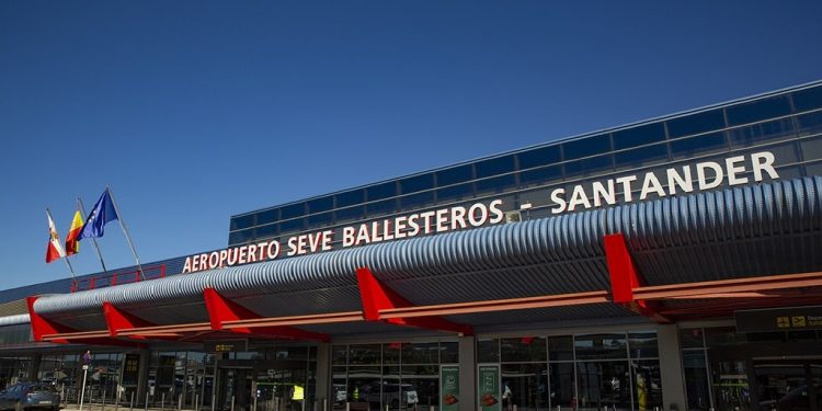 El aeropuerto Seve Ballesteros-Santander cierra junio con 113.020 pasajeros y un alza del 11,8%