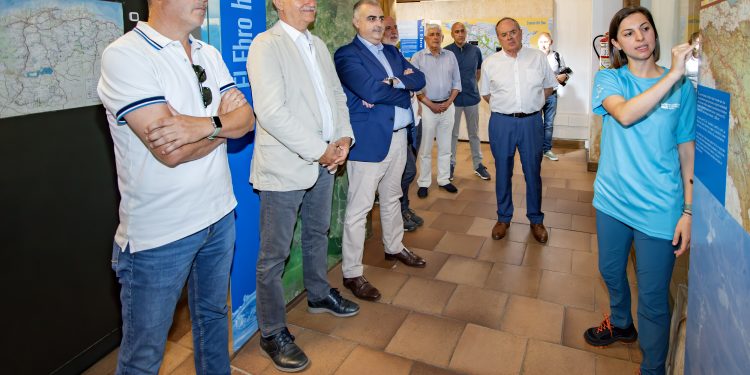 Cantabria formaliza en Fontibre el traspaso de la red de centros de visitantes del sur a la Red Cántabra de Desarrollo Rural