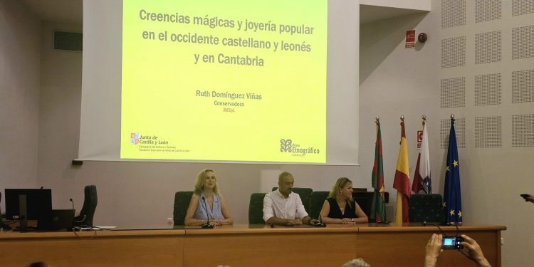 Torrelavega acoge un seminario sobre etnografía, folklore y artes populares con 65 inscritos