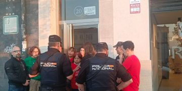 El Sindicato de Vivienda denuncia que la Policía Nacional vulnero el derecho a la protesta durante el intento de desahucio de Blanca en Santander