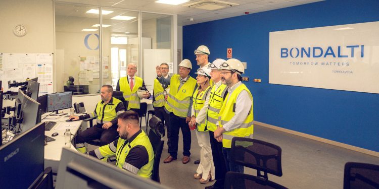 Buruaga inaugura junto a João de Mello las nuevas oficinas de Bondalti en Torrelavega