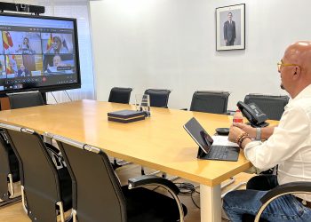 Las 17 comunidades autónomas, con Cantabria, exigen a la ministra de Sanidad reabrir desde cero la negociación del Estatuto Marco