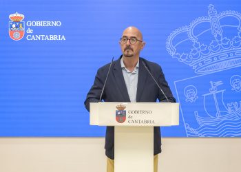 Pascual defiende que este verano no hay consultorios cerrados en Cantabria y acusa a la oposición de “alarmismo”