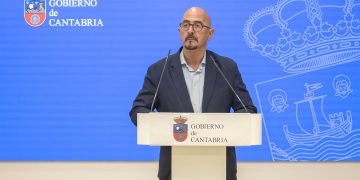 Pascual defiende que este verano no hay consultorios cerrados en Cantabria y acusa a la oposición de “alarmismo”