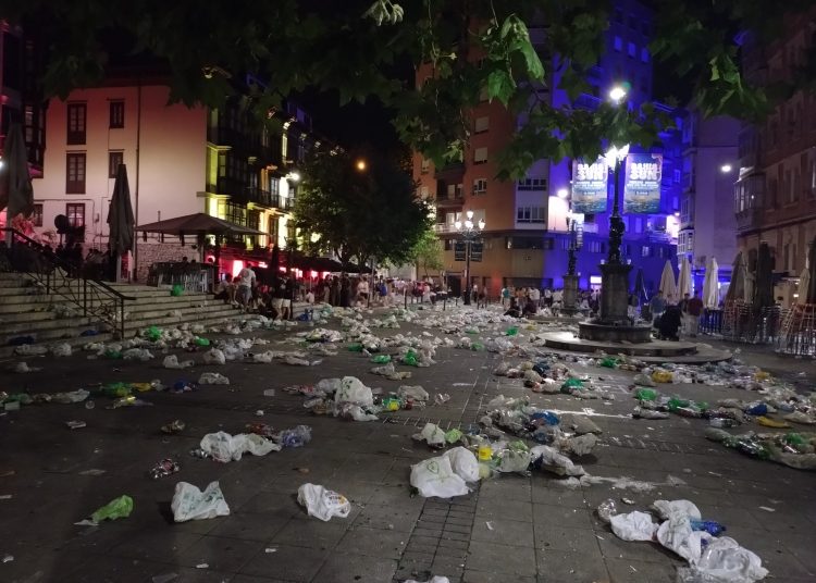 Cinco asociaciones de vecinos de Santander denuncian el “deterioro” de la ciudad y piden abrir un debate