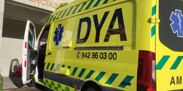 Un motorista resulta herido leve tras colisionar con un turismo en Castro Urdiales