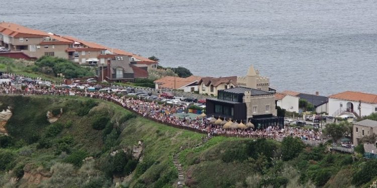 El eclipse deja una Cantabria a oscuras, con mejor visibilidad en el sur y nubes en la costa
