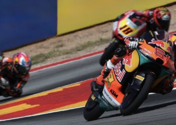 Brian Uriarte termina quinto en Aragón y se mantiene cuarto en la general de Moto3