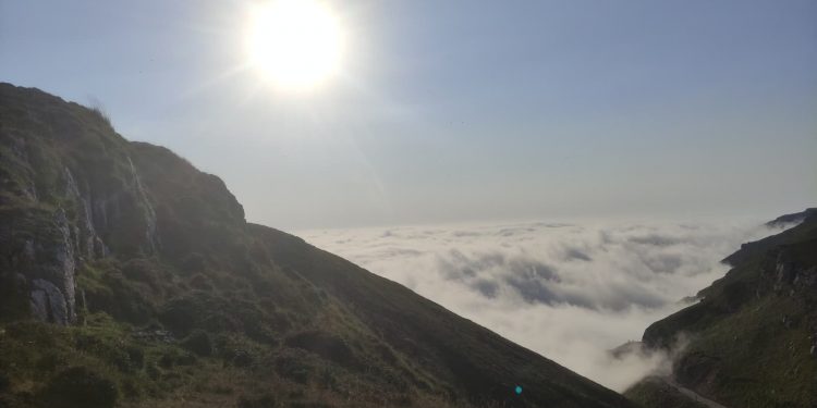 El eclipse deja una Cantabria a oscuras, con mejor visibilidad en el sur y nubes en la costa